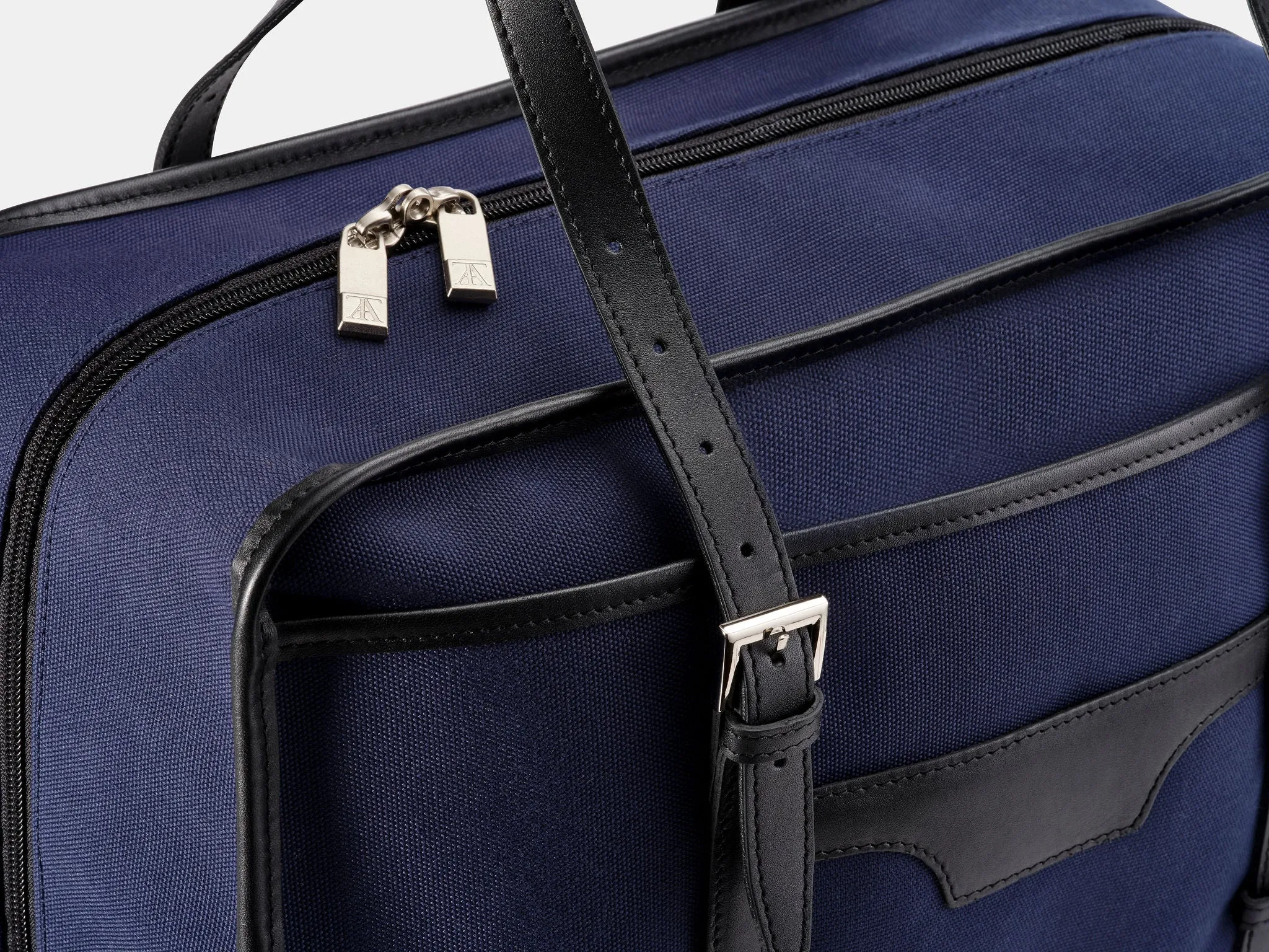 ATTACHABLE TRAVEL TOTE