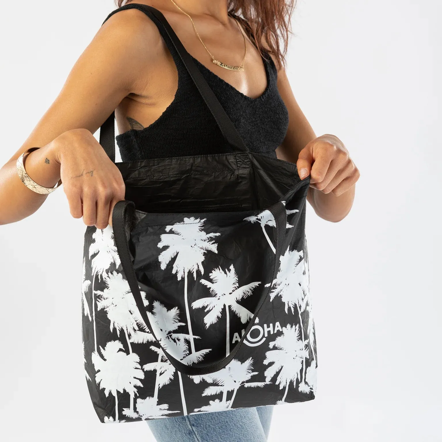 Coco Palms Reversible Tote / White & Black