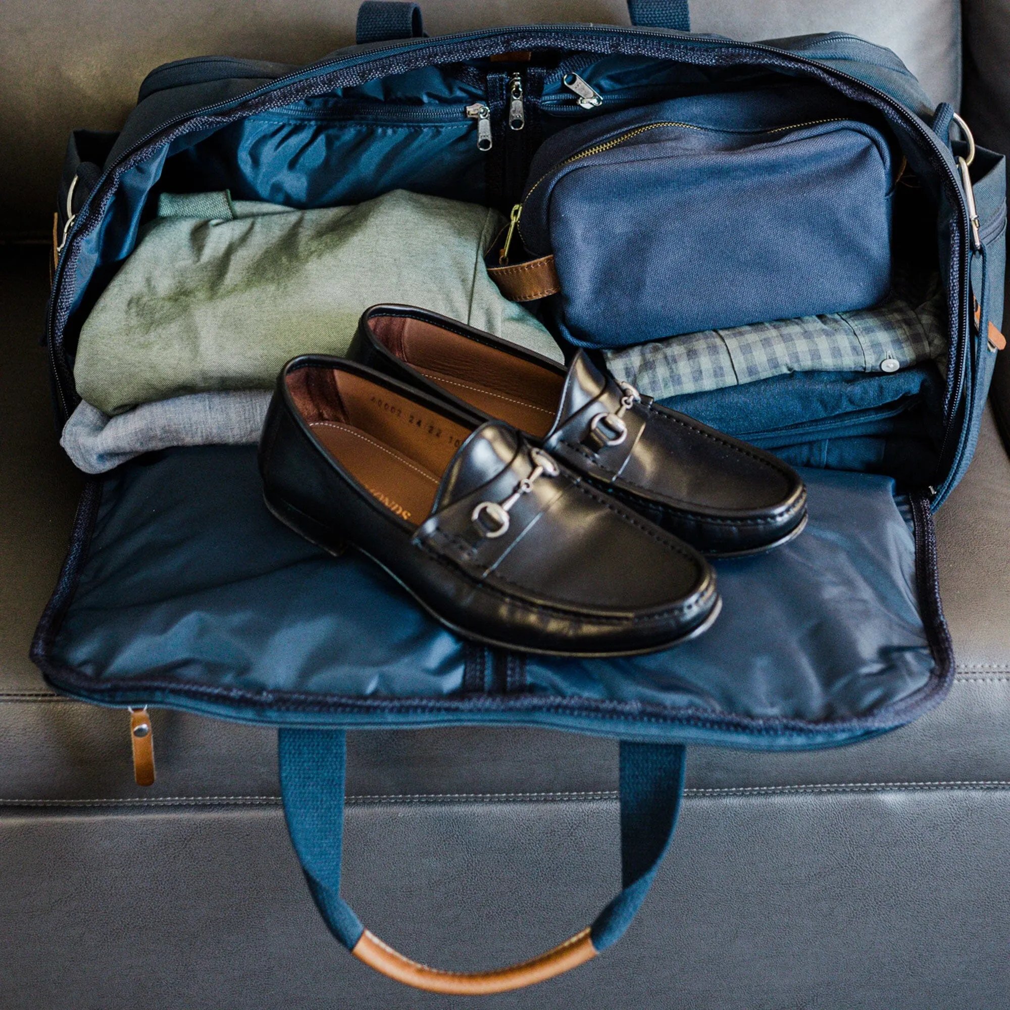 Large Garment Duffel Bag- Navy/Navy